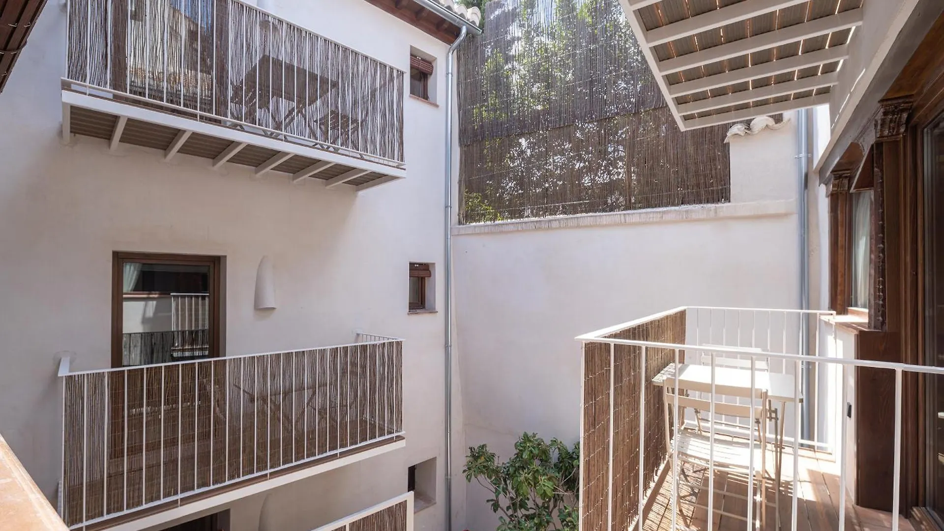 Aparthotel Calm Suites Babole Granada