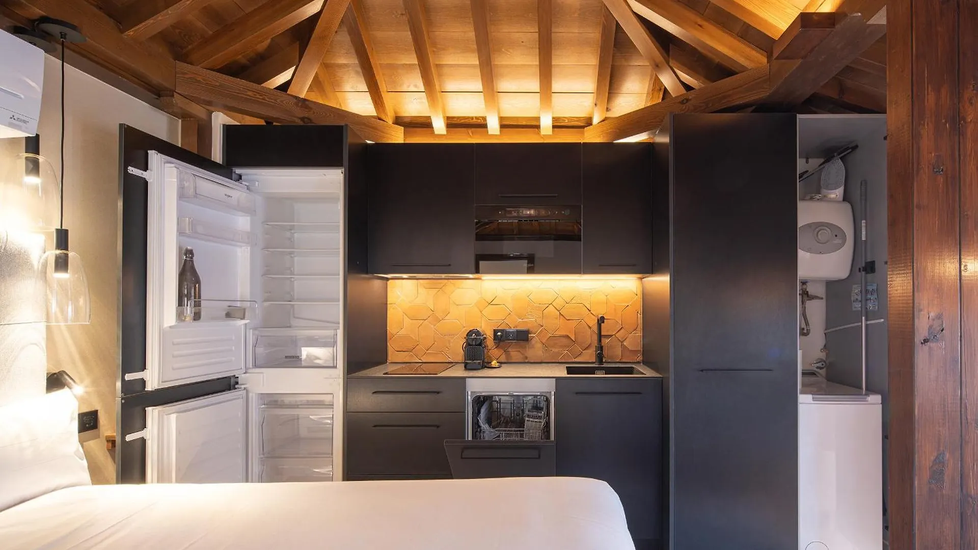 Calm Suites Babole Granada 0*,  Spain