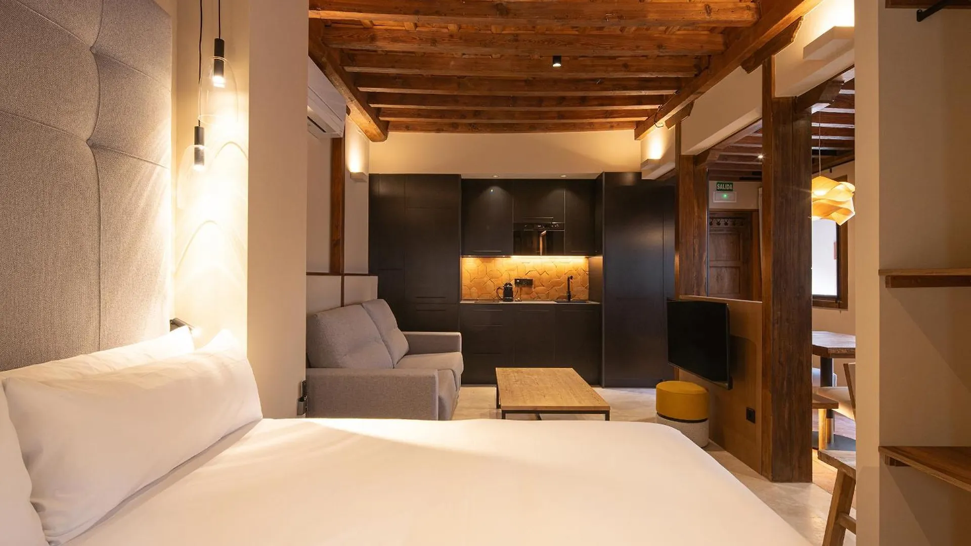 Calm Suites Babole Granada 0*,