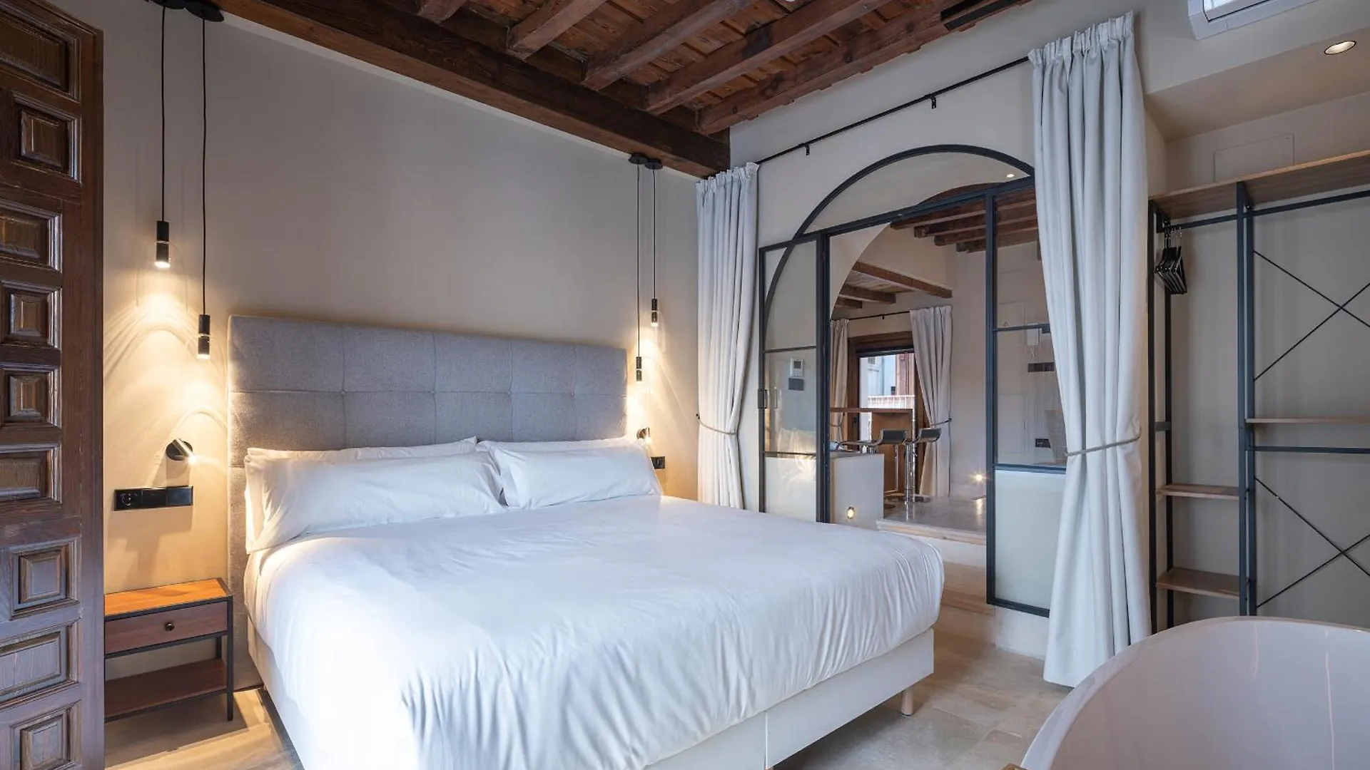 Calm Suites Babole Granada